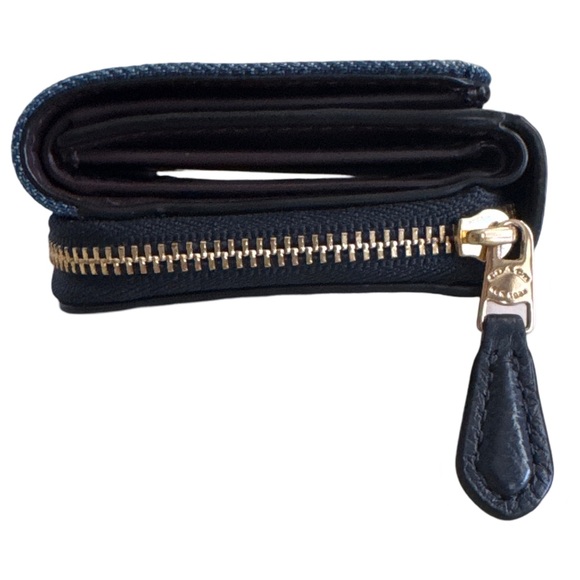 COACH Small Trifold Wallet - Picture 4 of 10